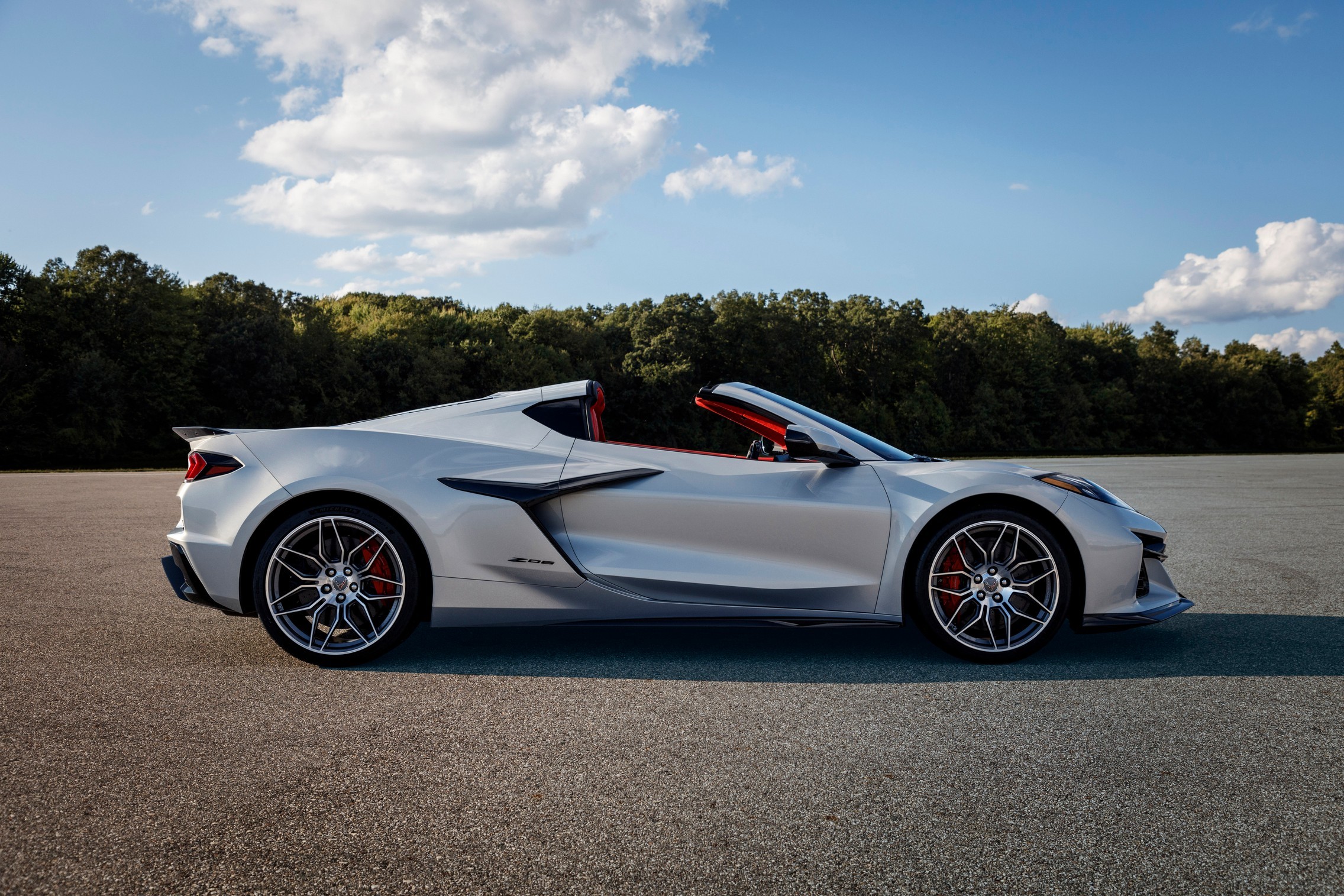C8 Chevy Corvette E-Ray Unofficially Joins the Stingray and Z06 Mid-Engine ...