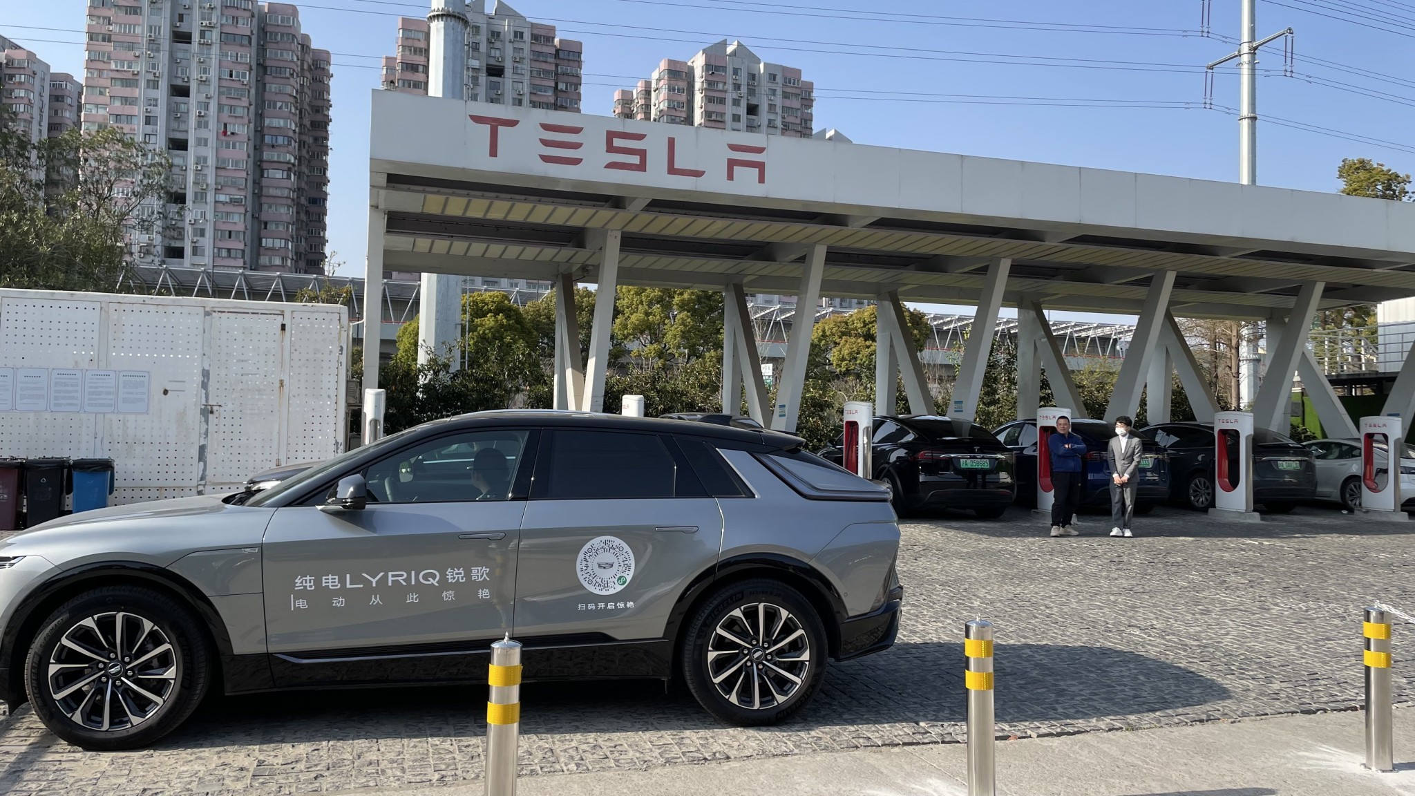 Cadillac Sales Team Trying to Lure Tesla Owners at Superchargers With Lyriq  Test Drives - autoevolution