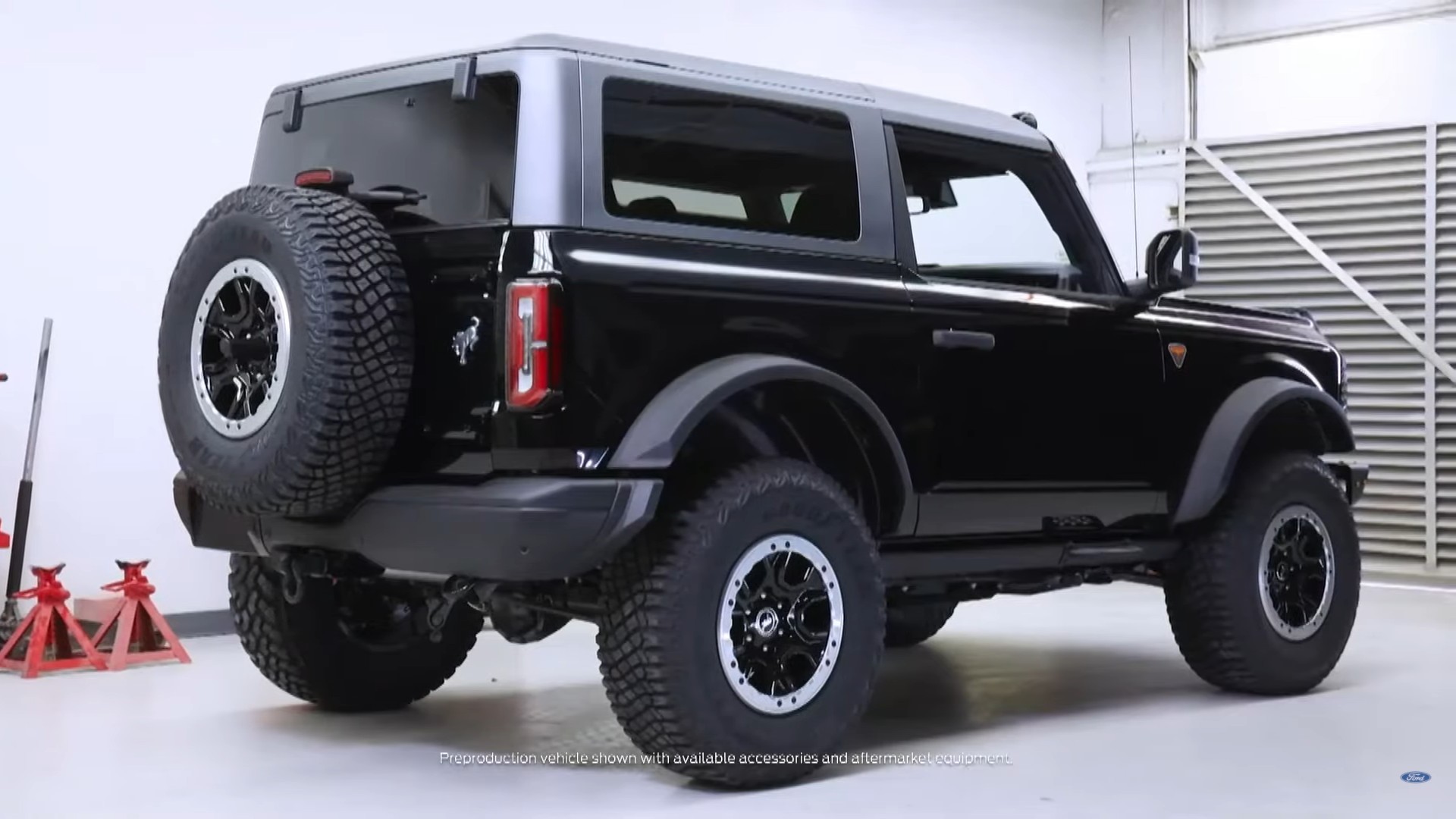 Check Out the SEMA Bronco Badlands Sasquatch 2Door Before and After the Build autoevolution