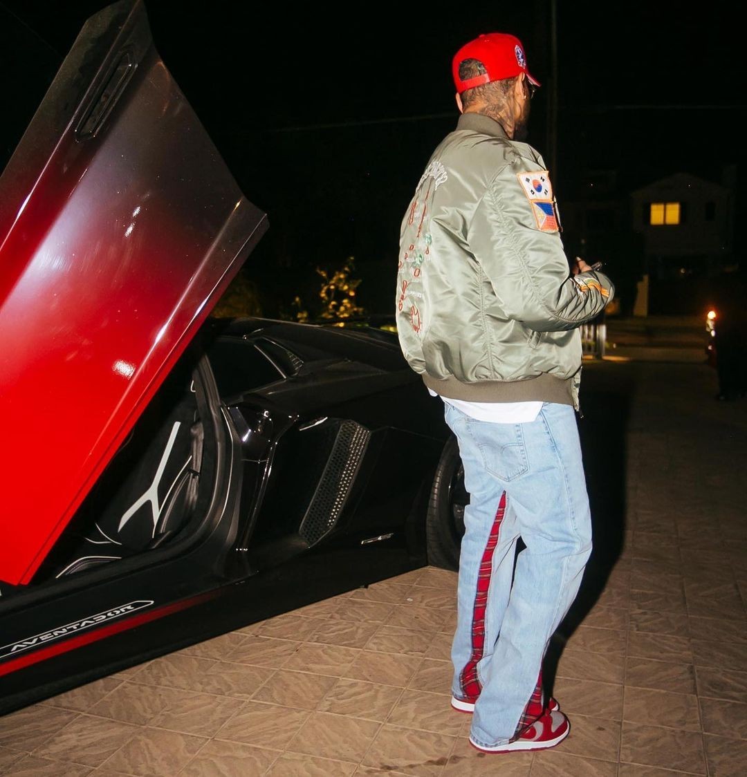 Chris Brown Poses with LV Airplane Bag and Mercedes-Maybach GLS 600 in the  Background - autoevolution