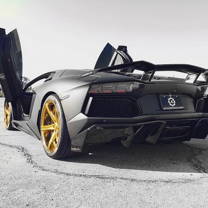 Chris Brown Turned His Lamborghini Aventador into "The ...