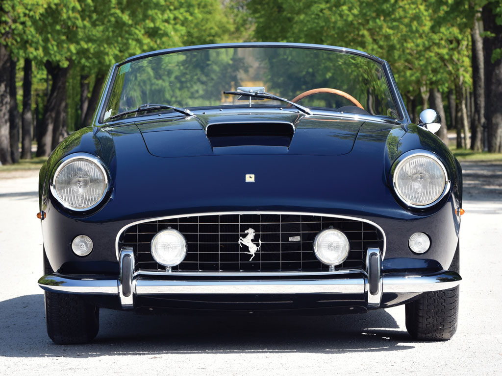 https://s1.cdn.autoevolution.com/images/news/gallery/classic-ferrari-250-gt-california-spyder-could-fetch-over-13-million-at-auction-photo-gallery_6.jpg