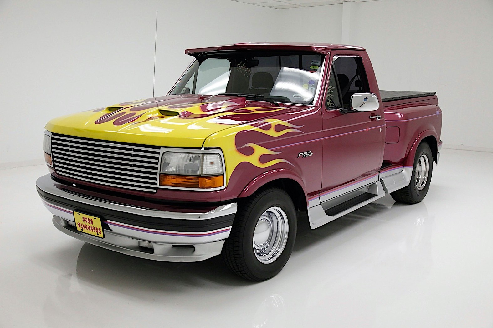 Custom 1992 Ford F-150 Flareside Pickup Is the Weird Duckling of the