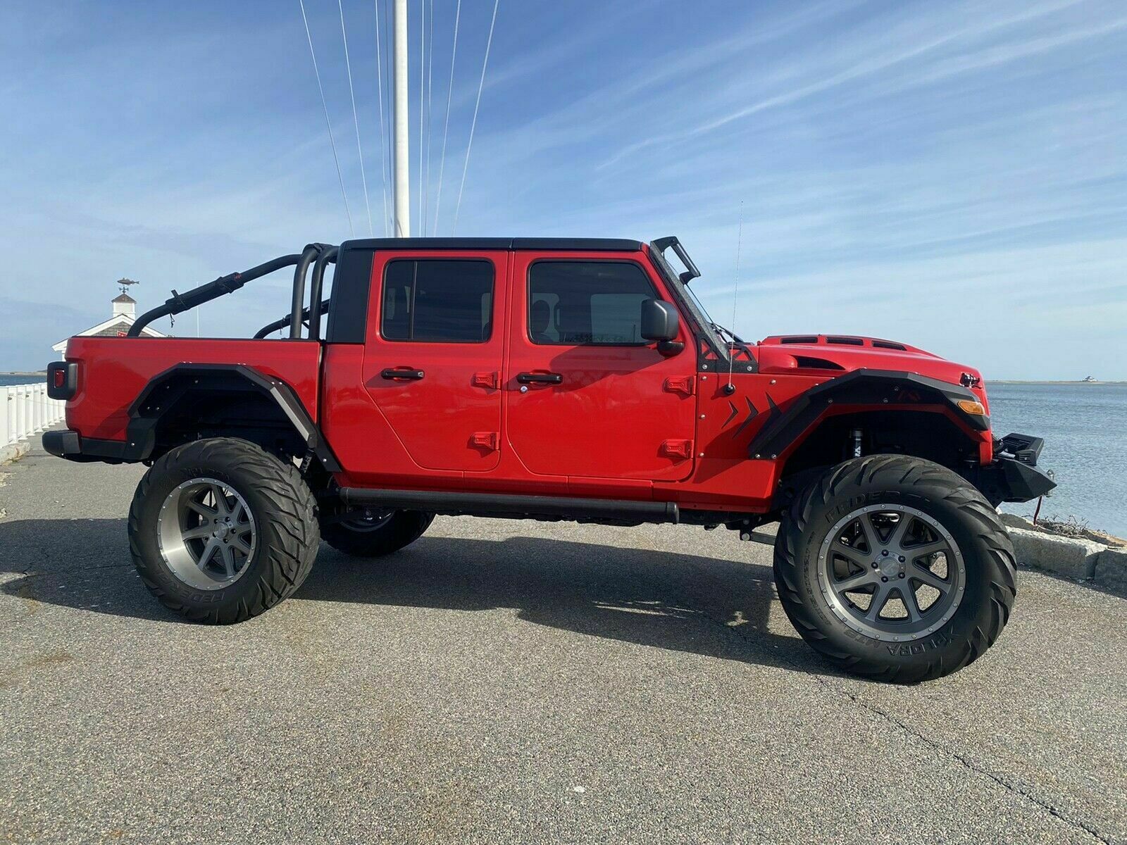 Custom 2020 Jeep Gladiator Is Selling With 40” Tires and a 5” Lift Kit -  autoevolution