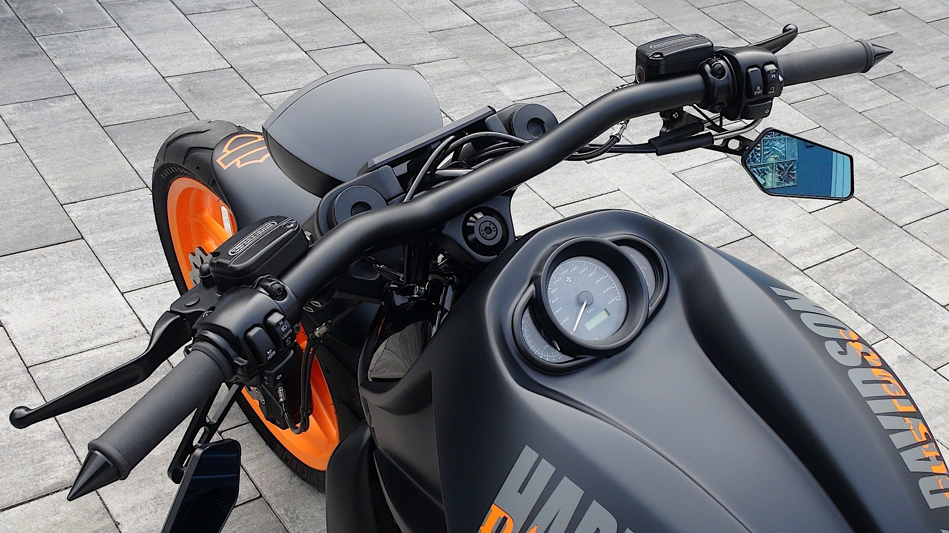 Custom Harley-Davidson Geo 280 Is a Simple Beauty in Orange and Black ...