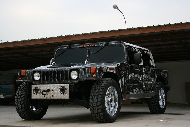 Custom Hummer H1 Mixes Off-Roading with Bling