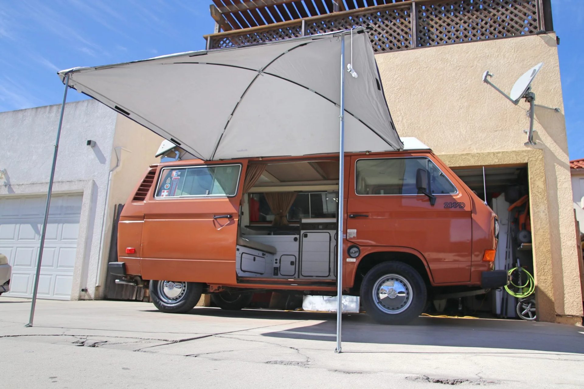 Cute 1980 Volkswagen Vanagon Westfalia Is Everything You Need, Sells With  No Reserve - autoevolution