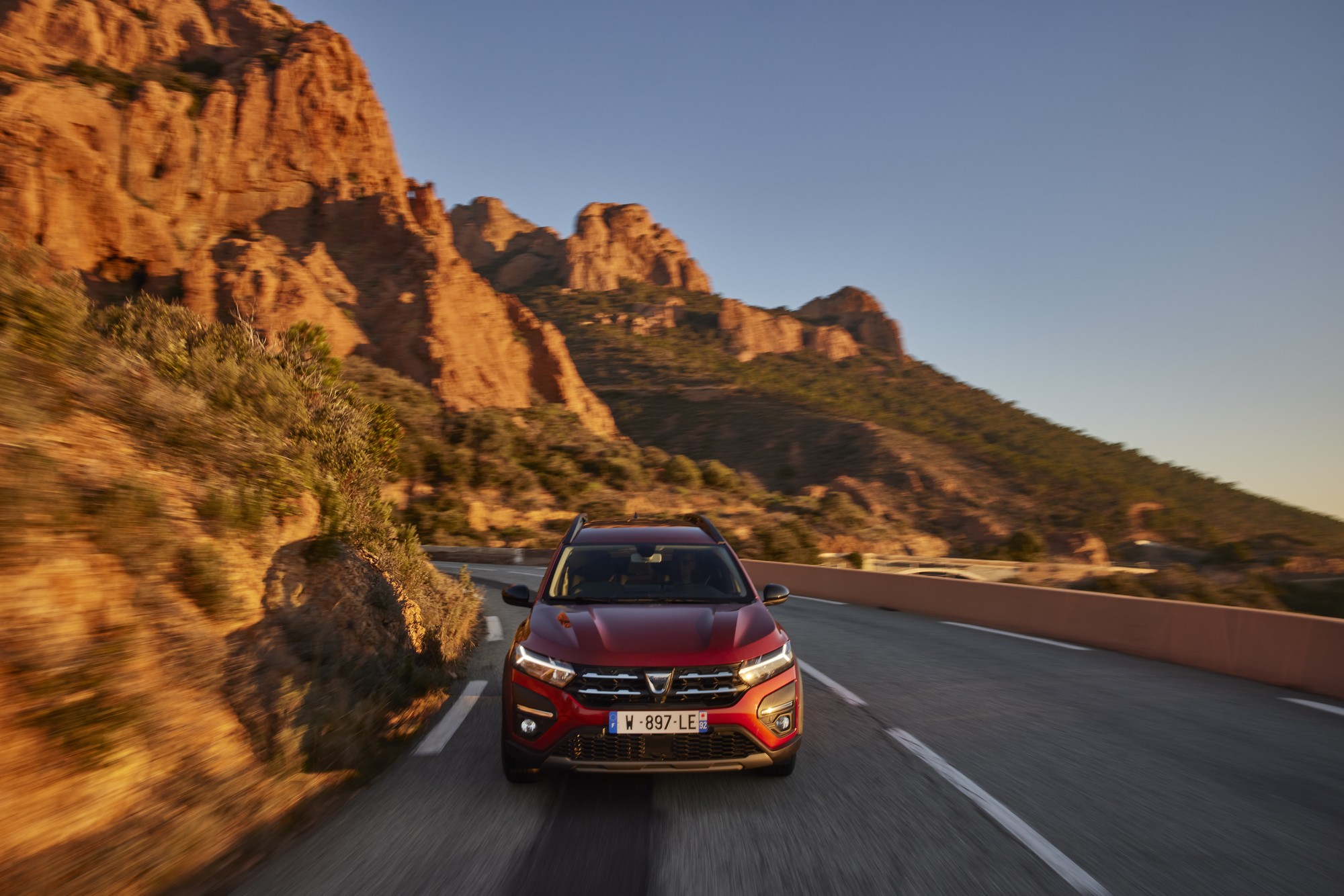 Dacia Announces Jogger Hybrid And Duster Mat Edition For Paris