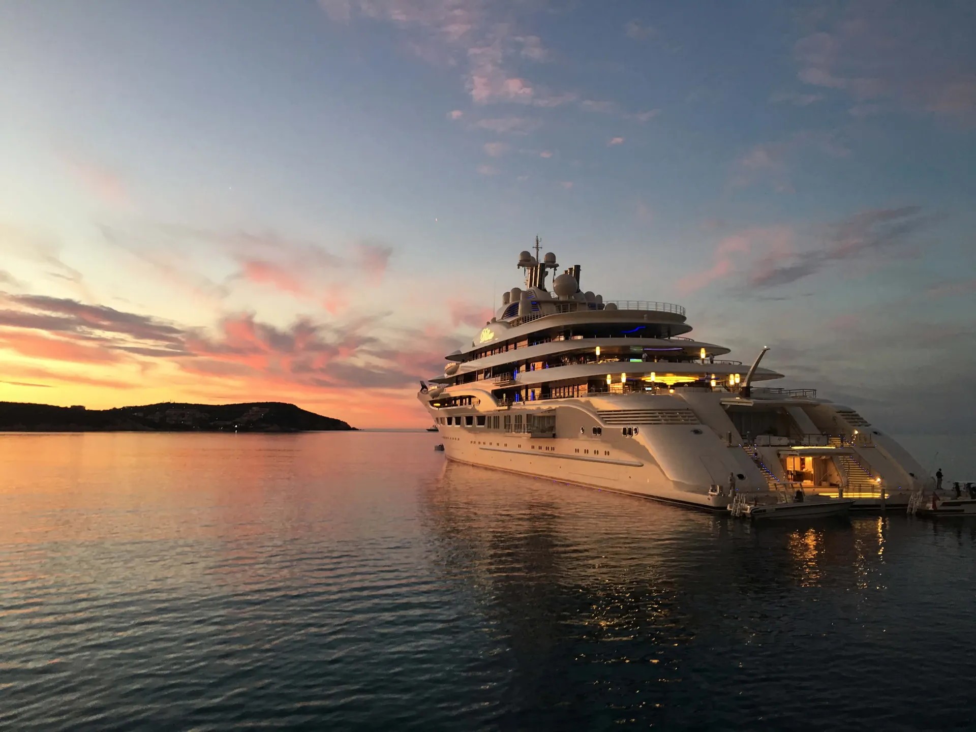world's largest motor yacht