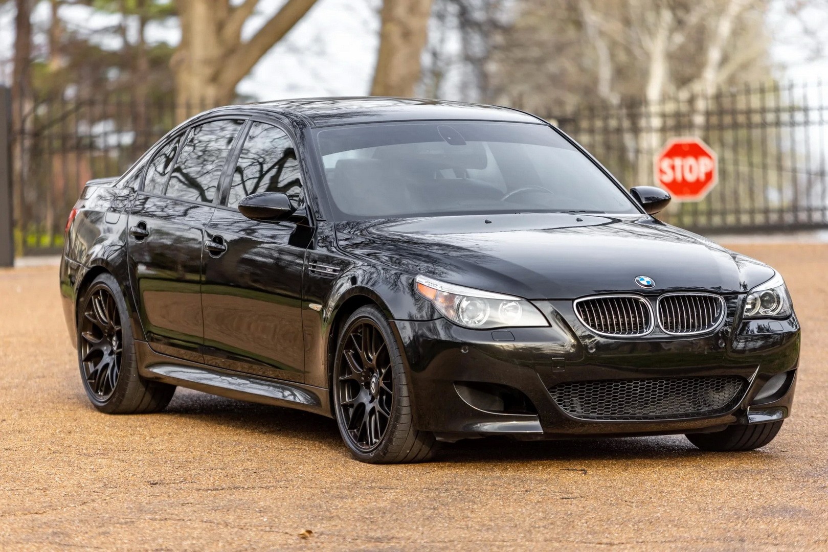 Dinan-Tuned 2006 BMW M5 in Black Sapphire Looks Like Something Bruce Wayne  Would Drive - autoevolution
