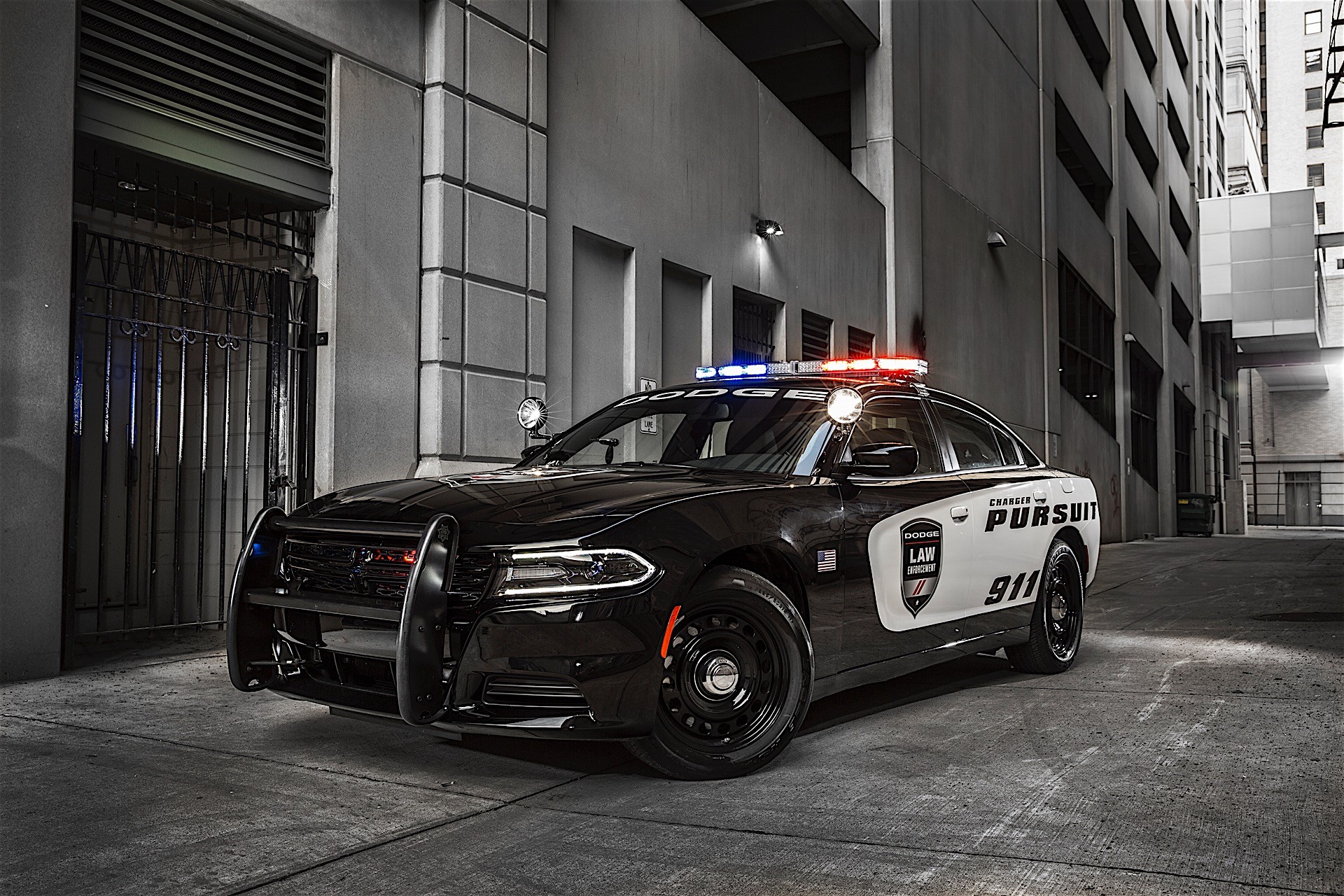 Dodge Updates 2017 Charger Pursuit With Complimentary Officer