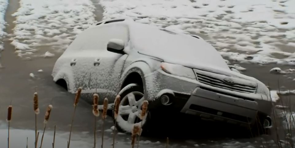 Don T Drive On A Frozen Lake Is Today S Psa Autoevolution