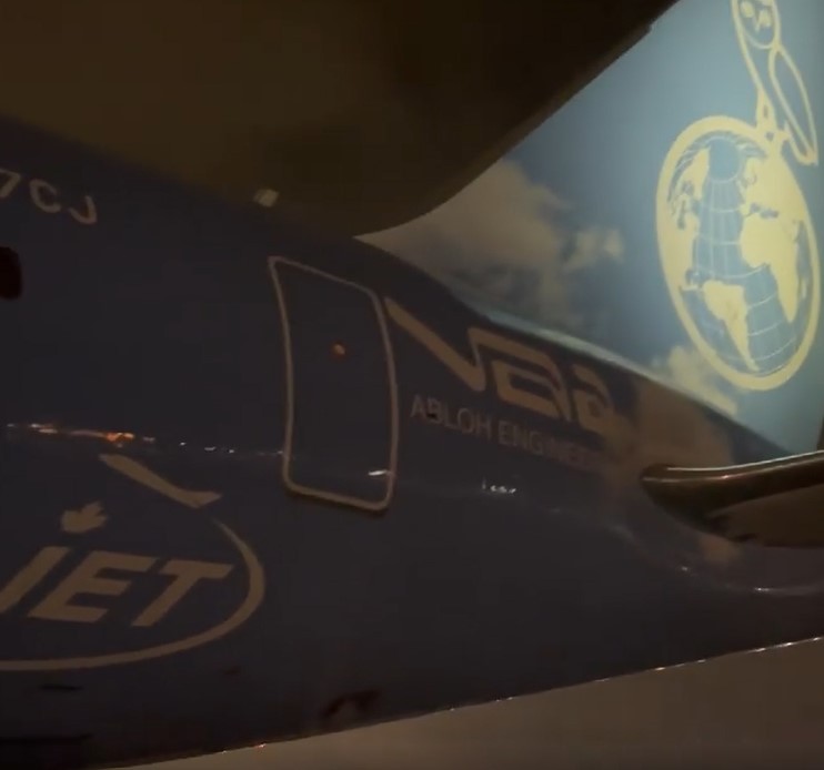 Virgil Abloh is apparently re-designing Drake's jet