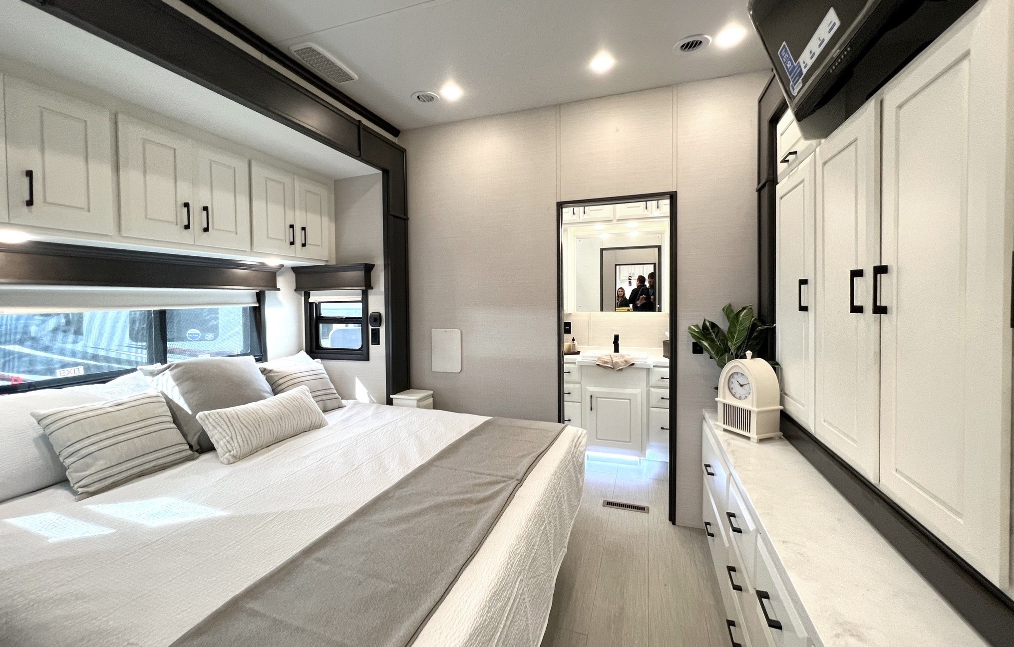 DRV's 2023 Orlando Is a "Mobile Suite" Built for the Finest Living