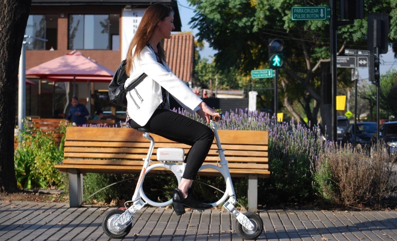 trampa consenso Cambio E3 From Airwheel Is a Folding E-bike or Scooter That Fits in Your Backpack  - autoevolution