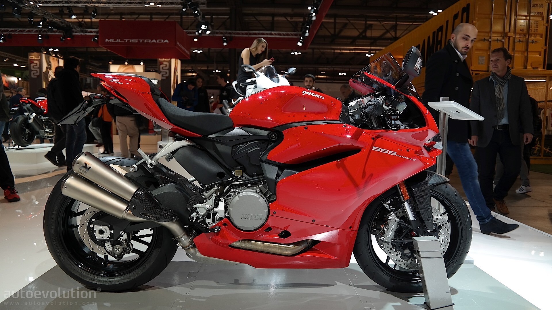 EICMA 2015 Ducati 959 Panigale Sits Between Supersport and Superbike Beasts
