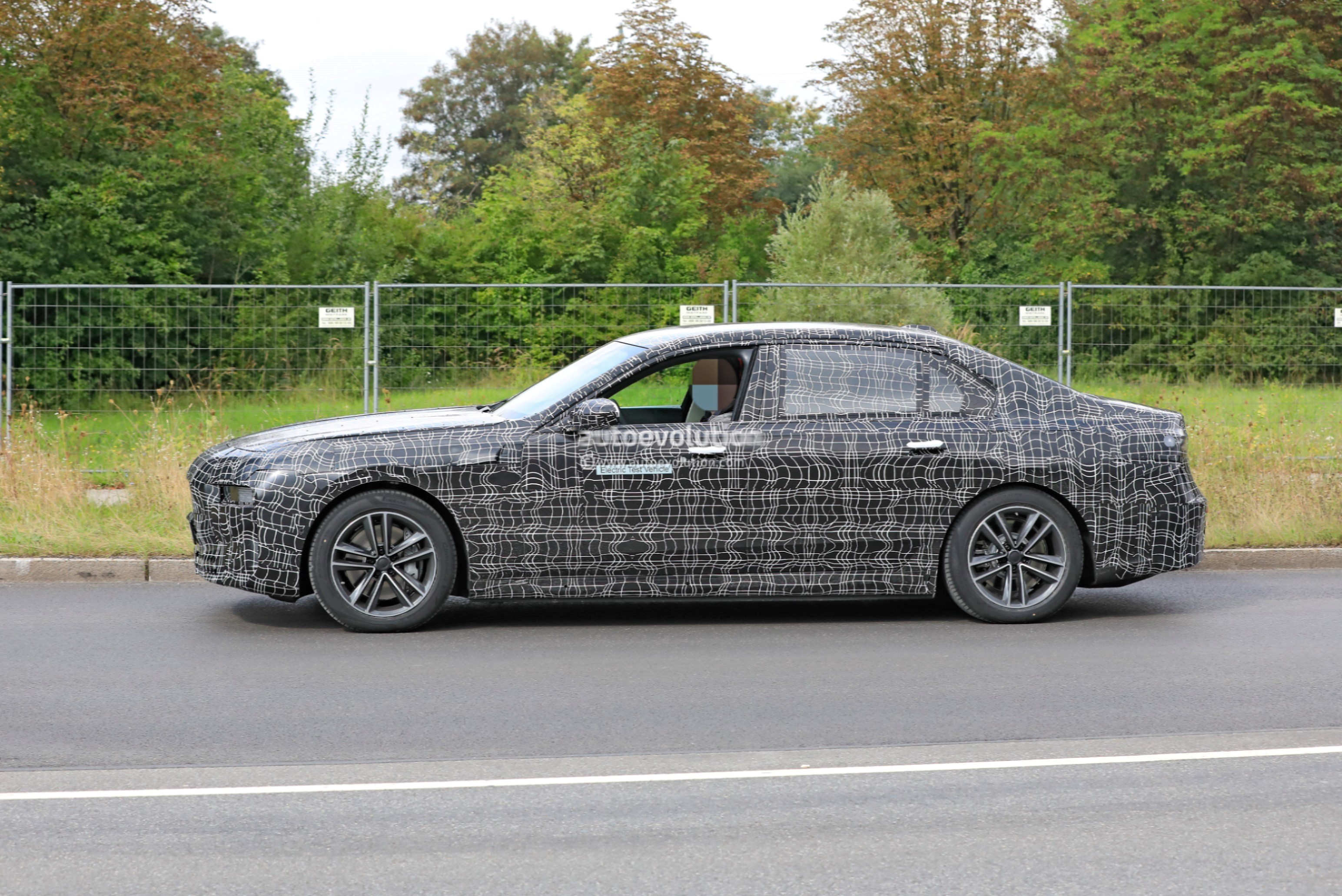 Electric BMW 7 Series Spied Road Testing, 2023 BMW i7 Looks Massive