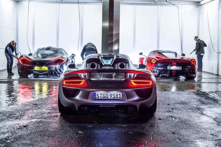 Epic Car Wash Has All the Hypercars: P1, LaFerrari and 918 ...