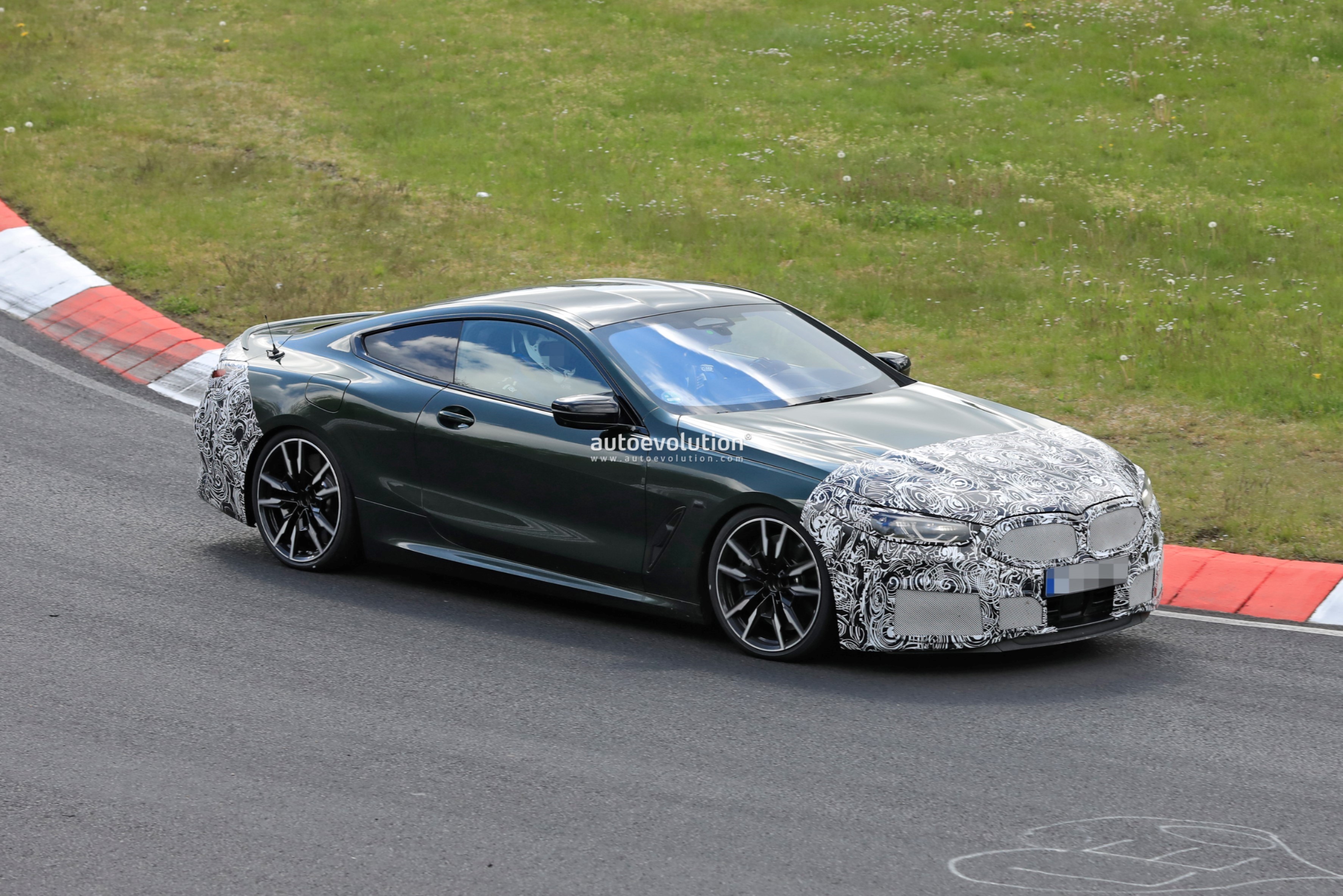 Facelifted 2023 BMW 8 Series Caught Testing With New Infotainment