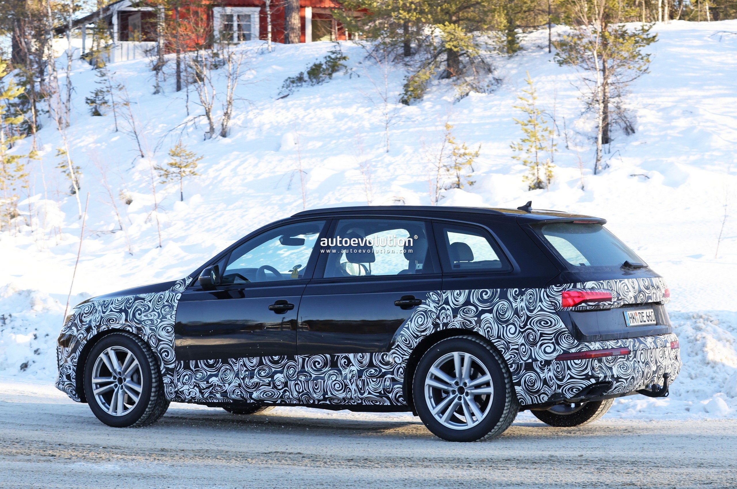 Facelifted Audi Q7 Doesn't Like the Cold, Gets Spied With Smaller Grille -  autoevolution