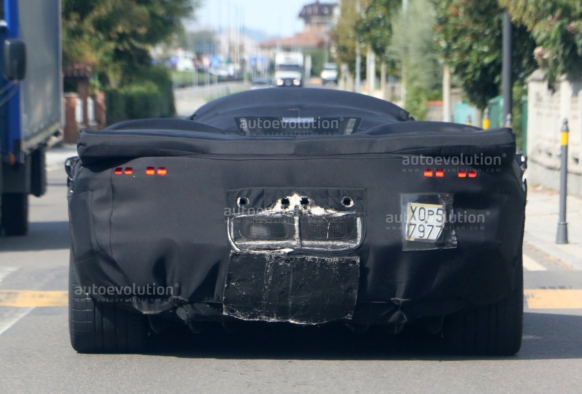 ferrari-icona-spotted-for-with-production-body-could-be-revealed-in-november_2.jpg