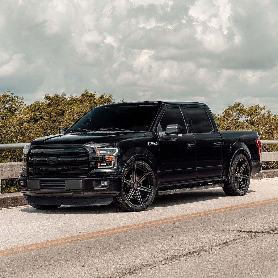 Ford F-150 "Black Beauty" Looks Clean, Rides on 24-inch Wheels.