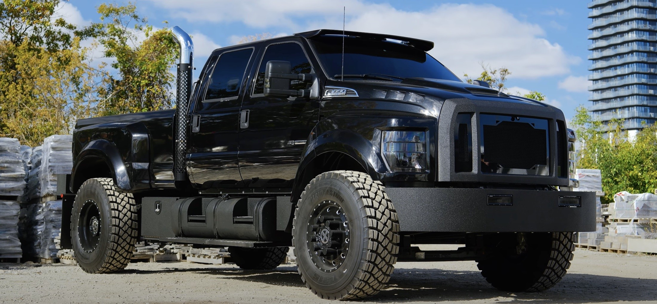 Ford F-650 Super Truck Makes No Sense Whatsoever, It Is a Bully on