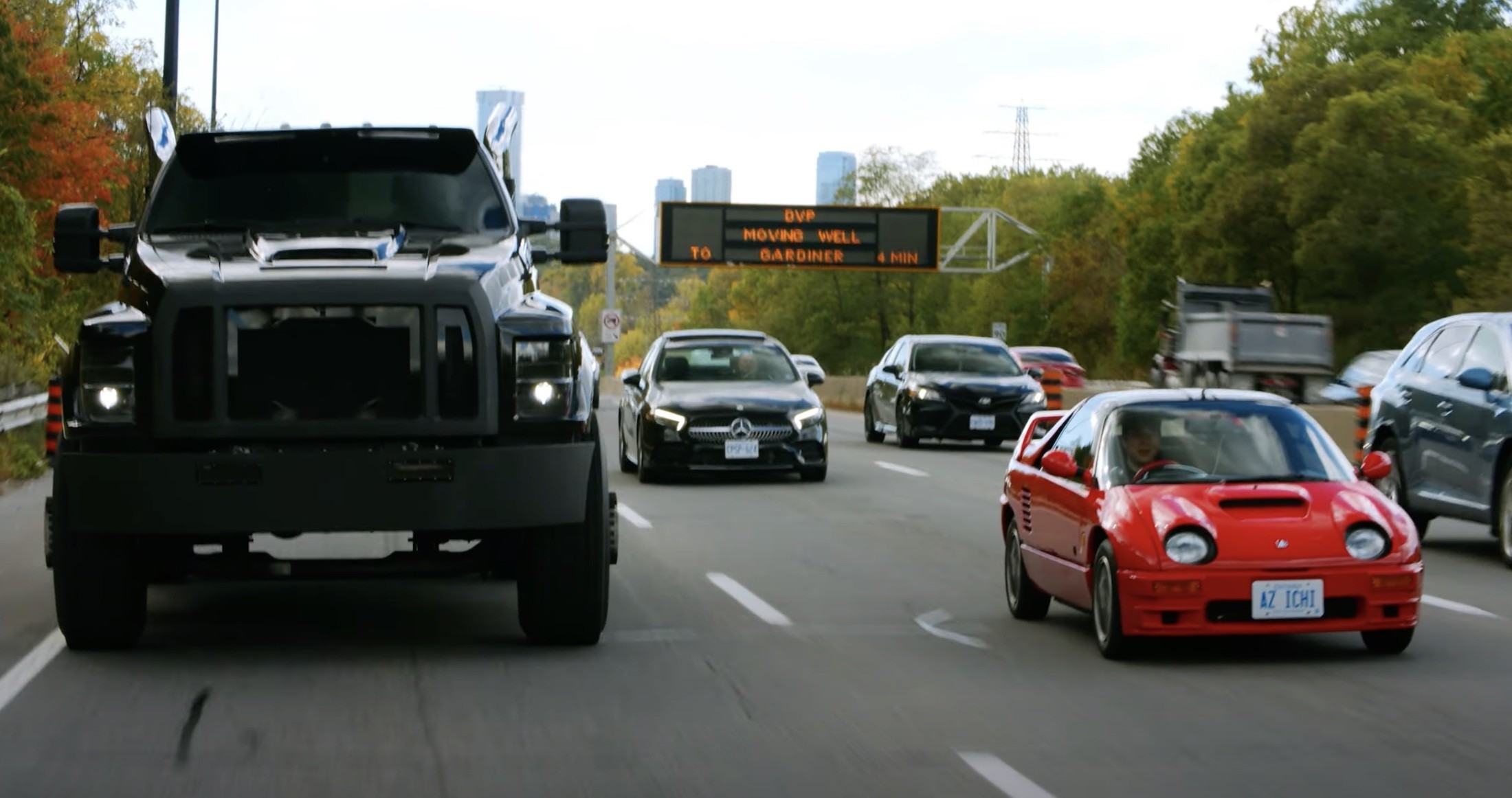 Ford F-650 Super Truck Makes No Sense Whatsoever, It Is a Bully on the Road  - autoevolution