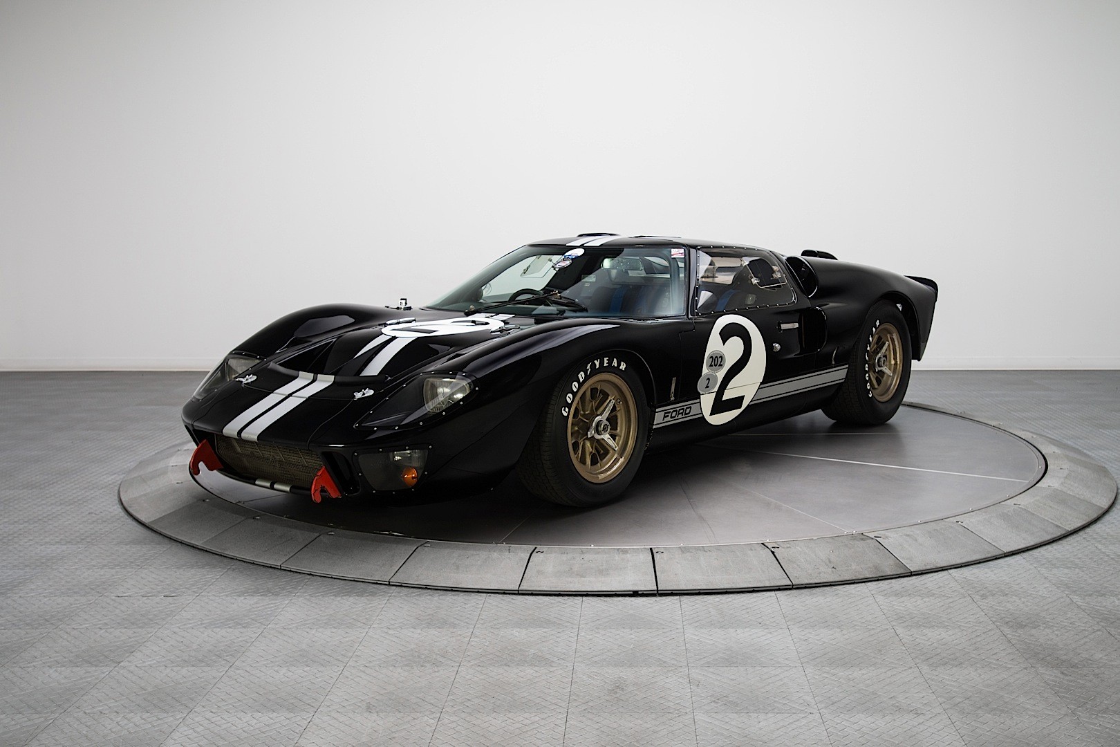 1966 No.2 Ford GT40 MKII-A P/1046 — Shoot for Details