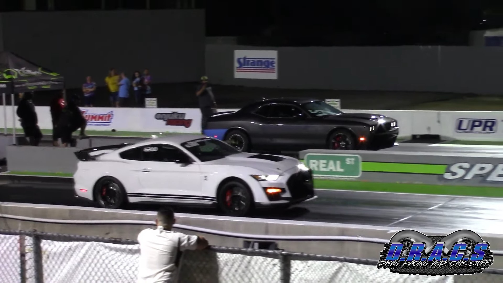 Ford Mustang Shelby GT500 Drags Hellcat Charger & Challenger; Someone Gets  Obliterated - autoevolution