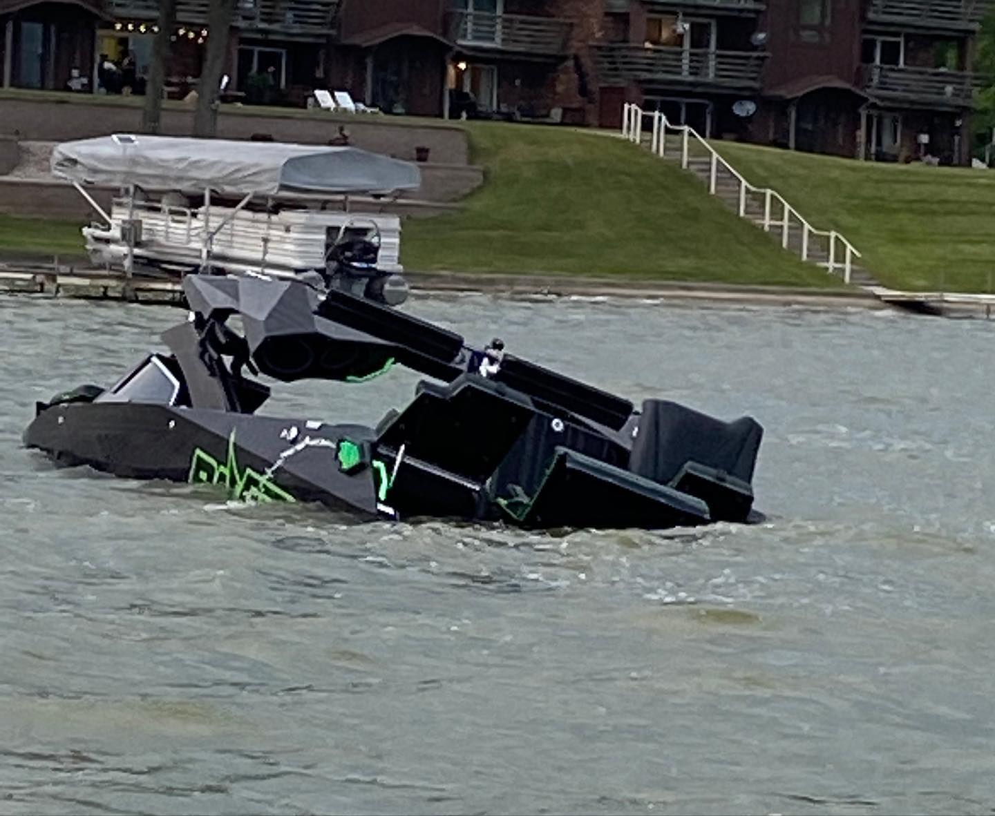 lake goers manage to sink ford raptor, hellcat jeep while