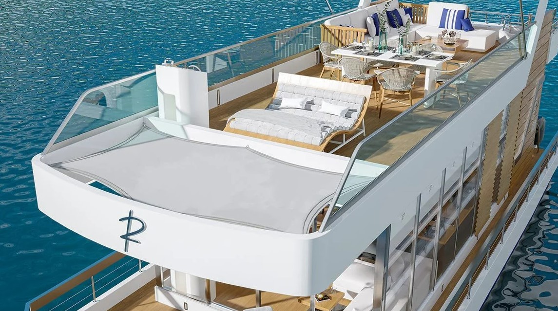 reina house yacht
