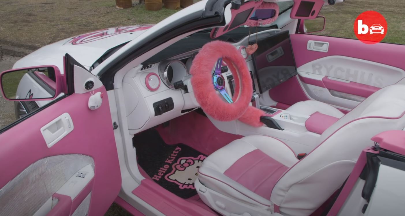 From Pony To Pussy The Hello Kitty Ford Mustang Exists And It S Glorious Autoevolution