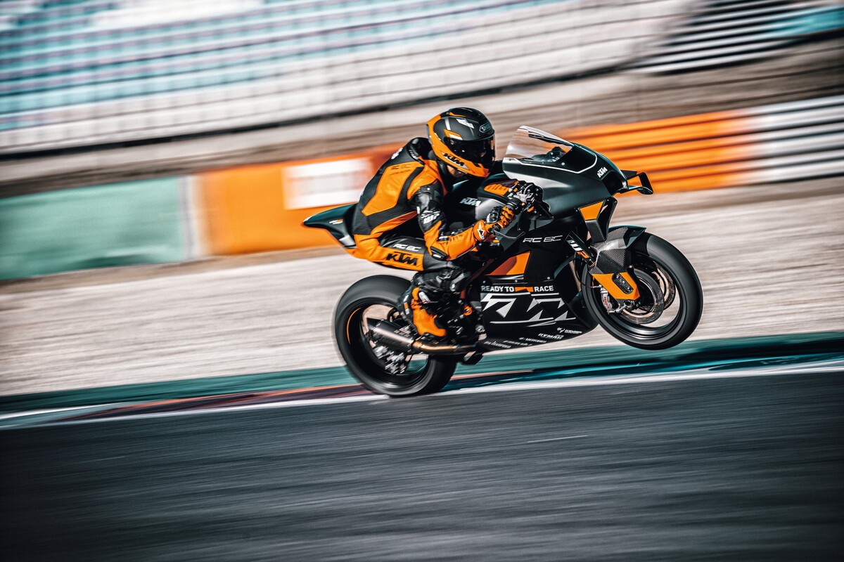 Gone in 158 Seconds: 2023 KTM RC 8C Sells Out in Record Time - autoevolution