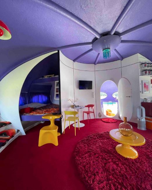 Gorgeous 1974 Futuro Home Is What (Trippy) Tiny House Dreams Are Made ...