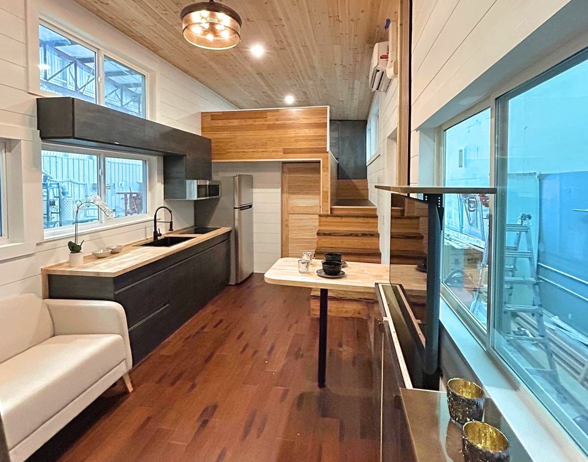https://s1.cdn.autoevolution.com/images/news/gallery/gorgeous-two-loft-tiny-home-boosts-practicality-with-flex-room-and-multipurpose-areas_13.jpg