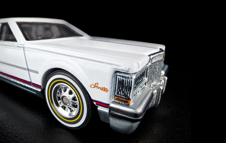 https://s1.cdn.autoevolution.com/images/news/gallery/guccis-first-ever-collectible-is-an-epic-cadillac-seville-brimming-with-luxury_3.jpg