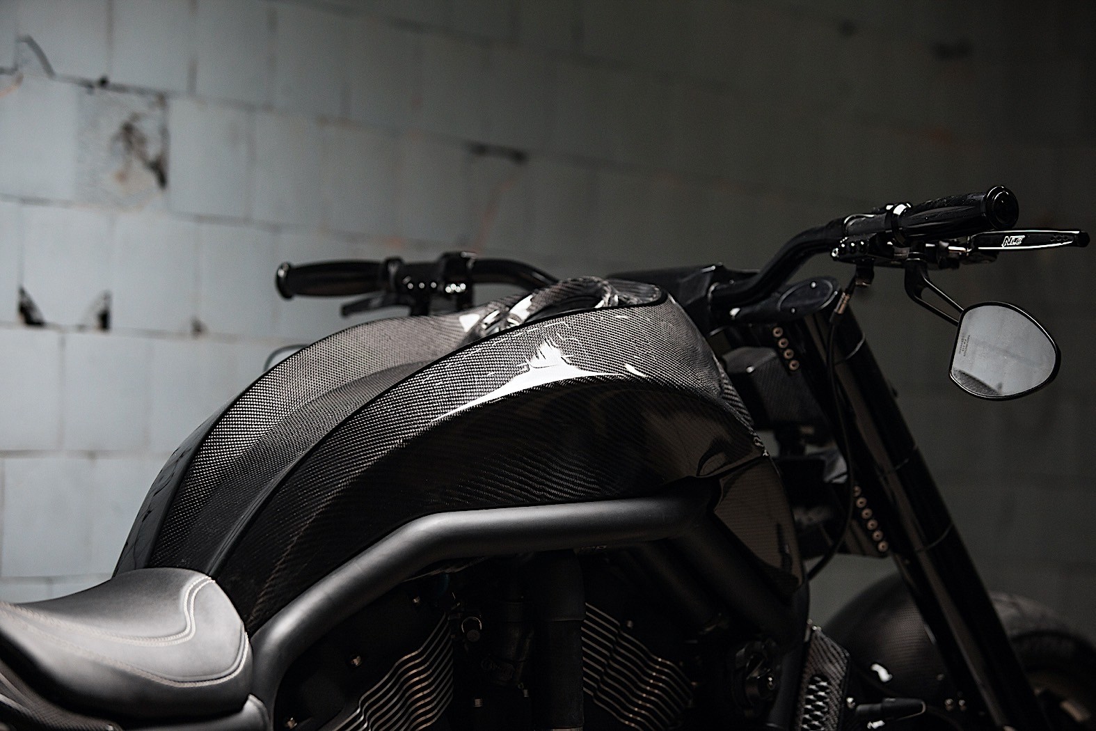 Harley-Davidson Carbon Is How Darkness on Two Wheels Looks Like ...