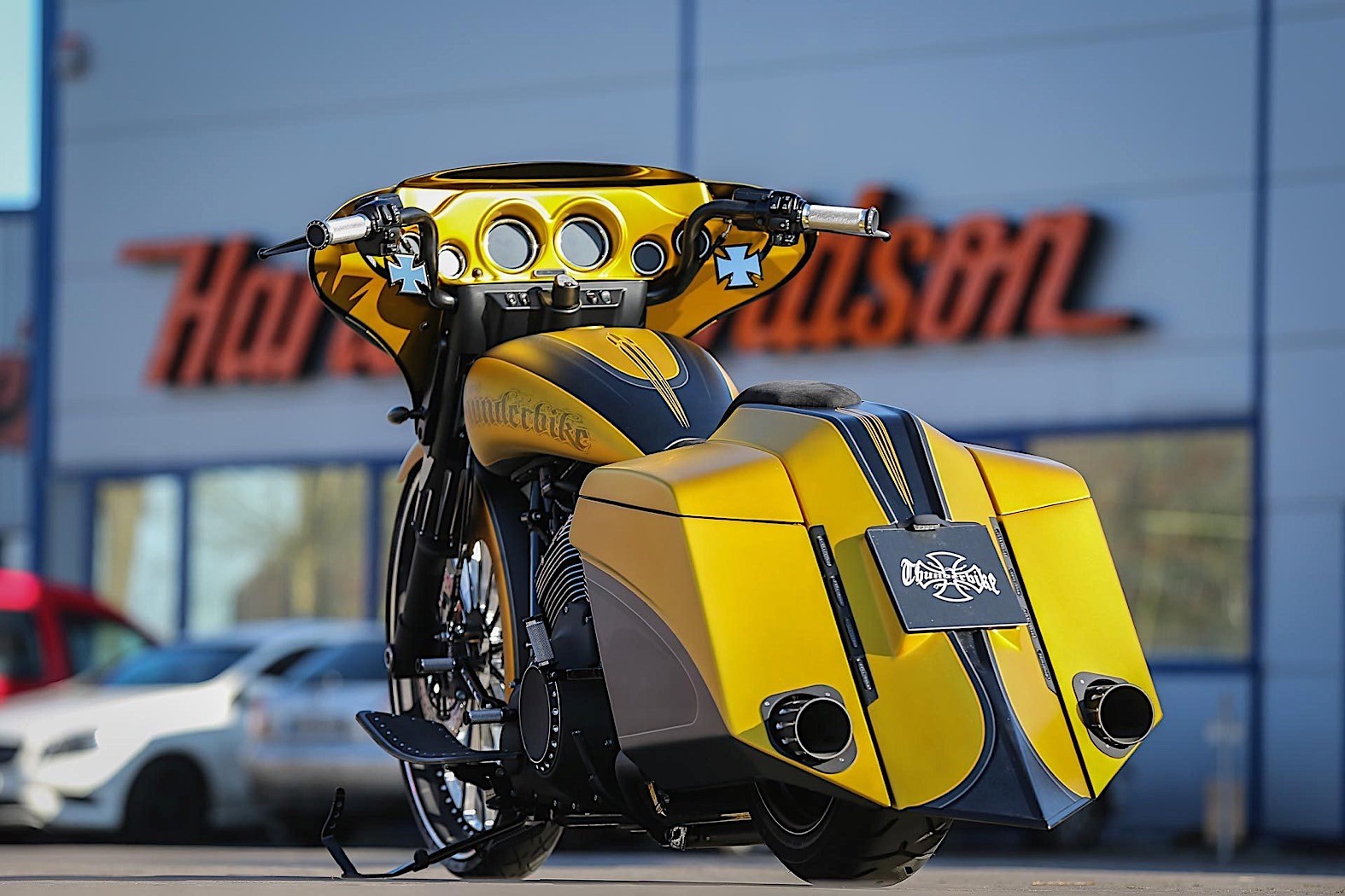 HarleyDavidson Daytona Is a Feline Bagger With an Attitude autoevolution