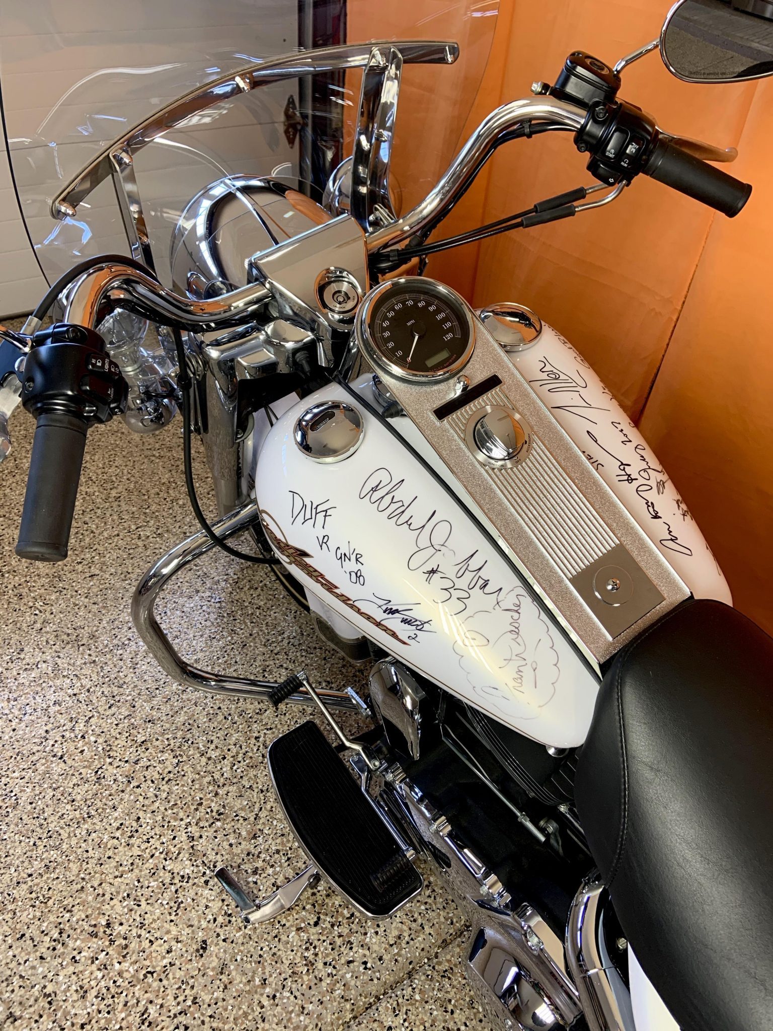 Harley-Davidson FLHR Road King Bears the Autographs of Countless ...