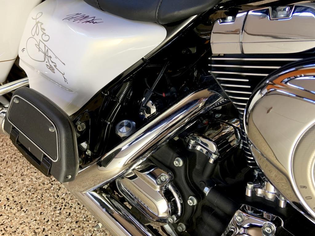 Harley-Davidson FLHR Road King Bears the Autographs of Countless ...