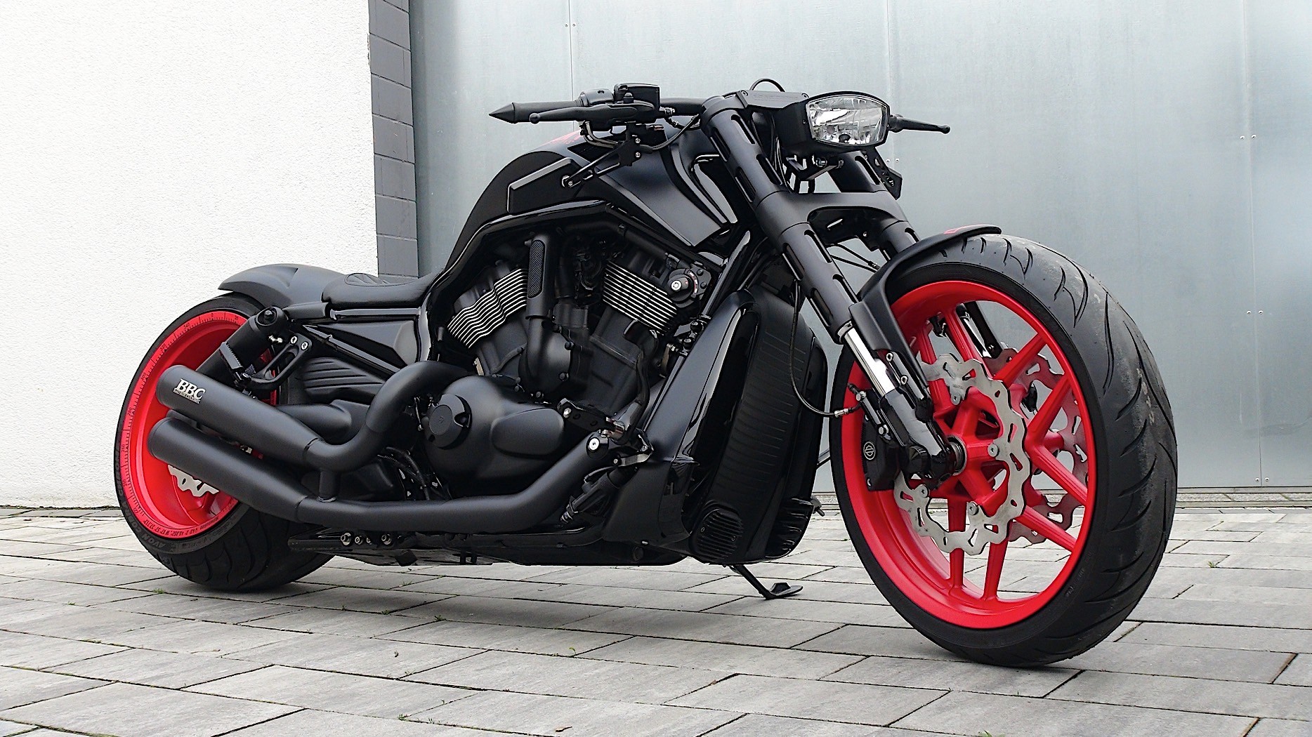 HarleyDavidson Night Rod Tries Red Wheels for a Change, They Fit Just
