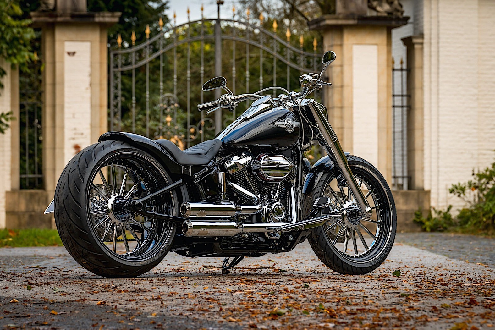 Harley-Davidson Twenty-One Commander Is What Fat Boys Want To Be
