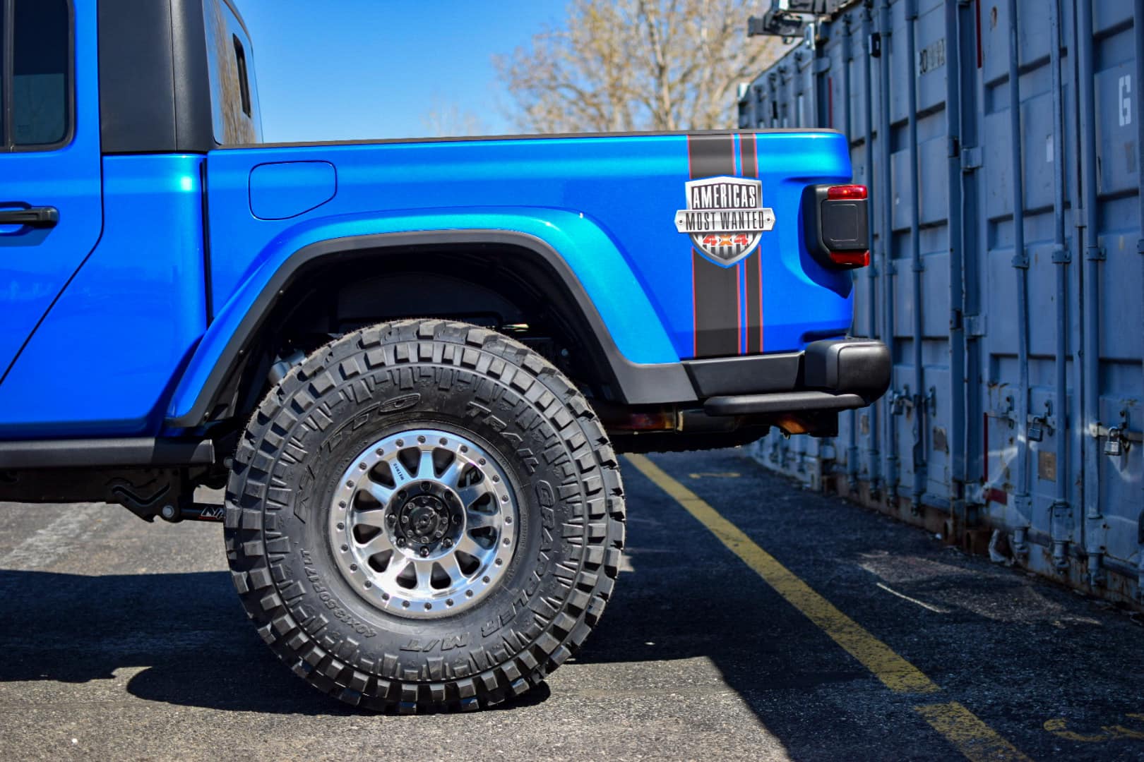Hellcat Swapped Jeep Gladiator Looks Great With 40 Tires Hydro Blue Paint Autoevolution