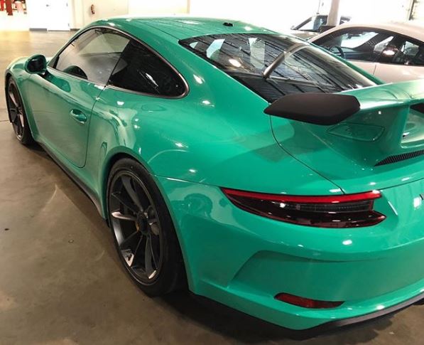 Hellgrun (Lighter Green) 2018 Porsche 911 GT3 Looks Mesmerizing