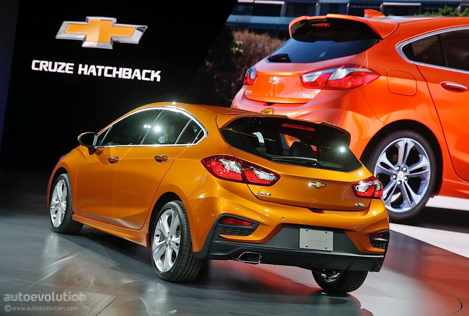 Here's the 2017 Chevrolet Cruze Hatch in Full Color - autoevolution