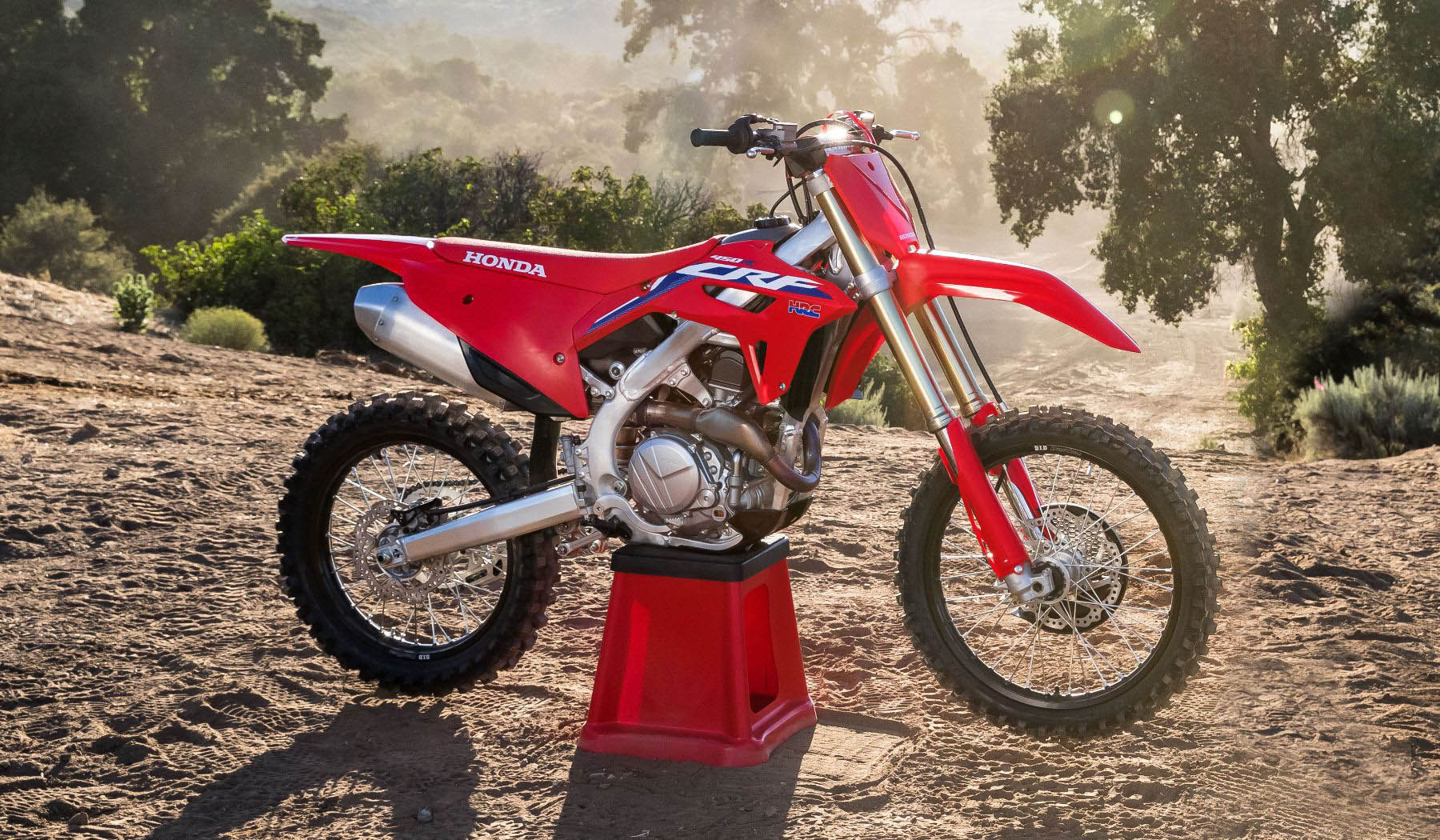 Here's Why the 2021 Honda CRF450R Is One of the Best Dirt Bikes Money