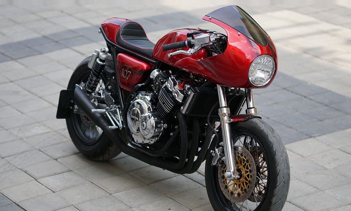 Here's an Overhauled Honda CB400 Super Four with Cafe Racer Genes