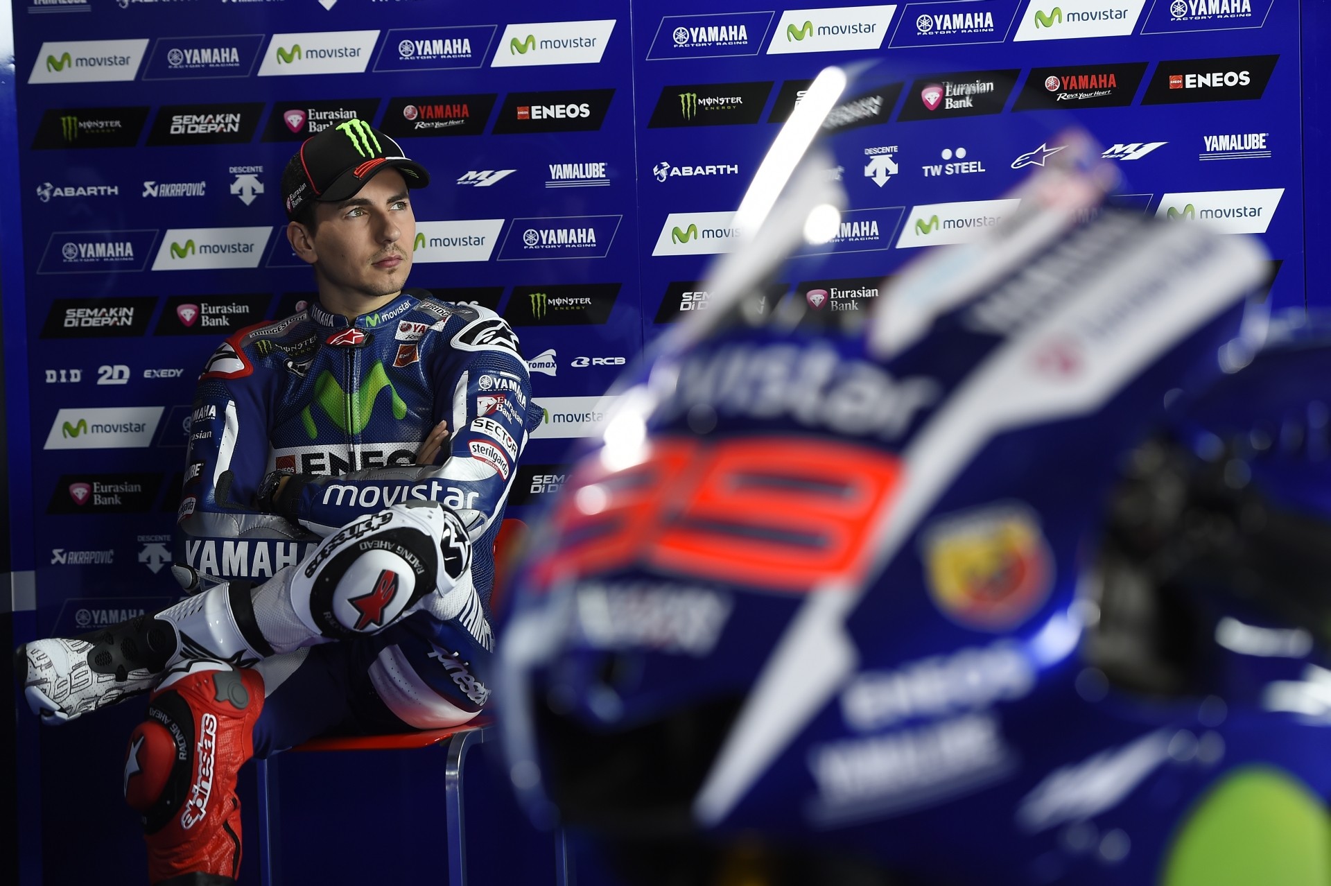 High-Res Photos of the 2015 Yamaha YZR-M1 with Rossi and Lorenzo ...