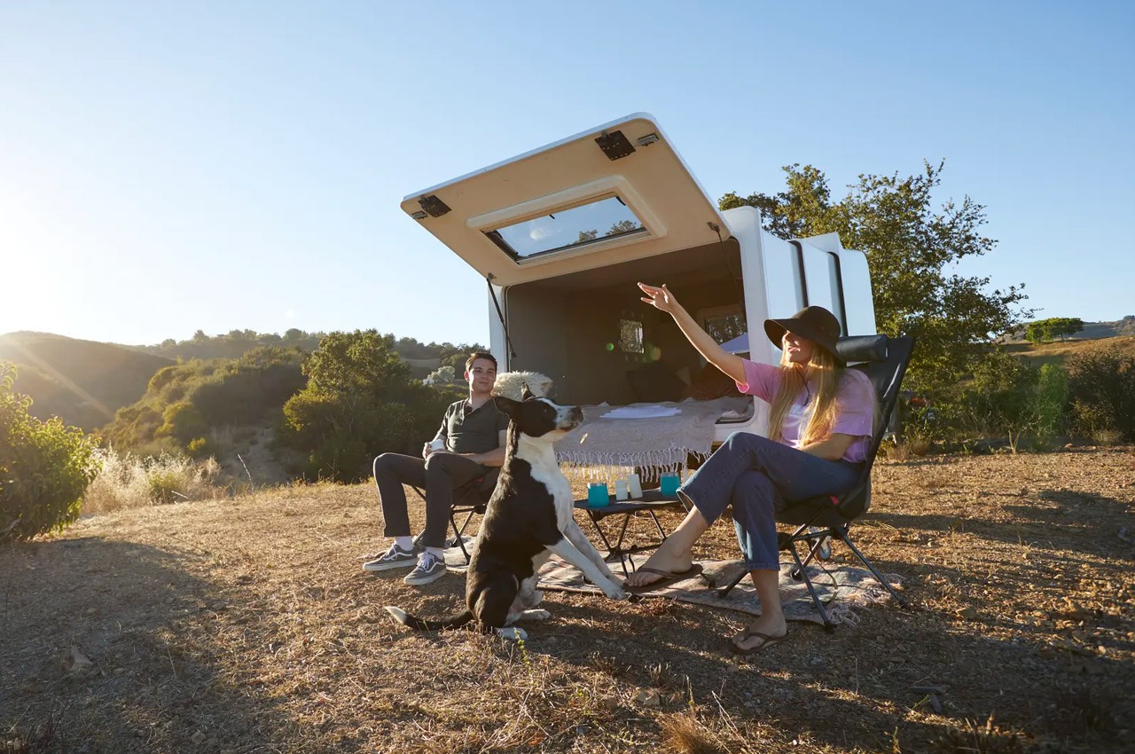 Hitch Hotel Traveler Is a Box on Wheels That Expands Into Your Hotel Room  at Camp - autoevolution